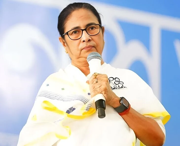 দেশের সম্পদ চৈত্র সেলের মতো বিক্রি করছে বিজেপি তোপ মমতার