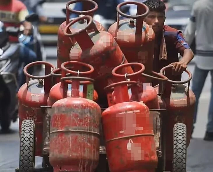 জ্বালানির জ্বালায় দিশেহারা আউশগ্রাম ও মঙ্গলকোটের হেঁশেল!
