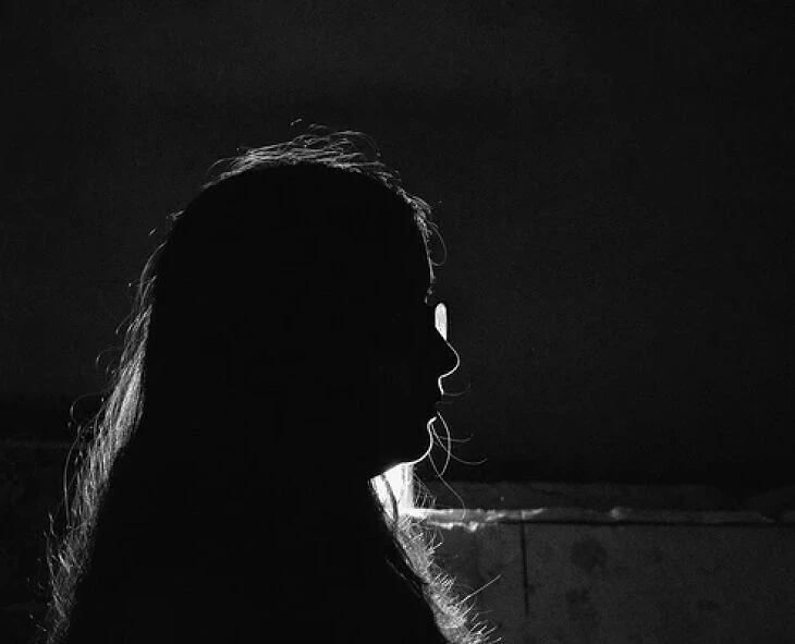 স্বামীর পরকীয়ায় ক্ষুব্ধ হয়ে ভয়ংকর উপায়ে প্রতিশোধ নিলেন স্ত্রী