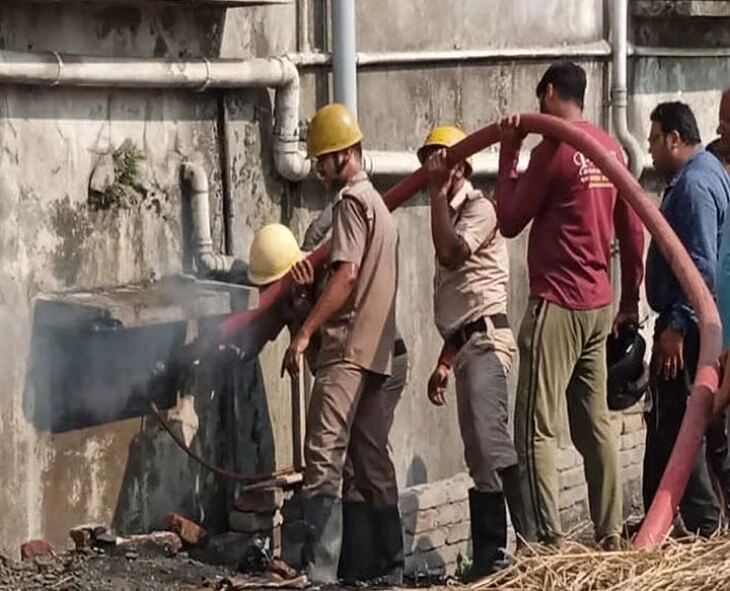 হু হু করে বাড়ছে আগুন, বর্ধমানের নার্সিংহোমে চরম আতঙ্ক! রোগীদের সরিয়ে নিতে হুড়োহুড়ি